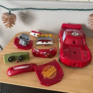 Disney Pixar Cars Gear Up 'n' Go Lightning McQueen 2015 CAR + 7 Pieces